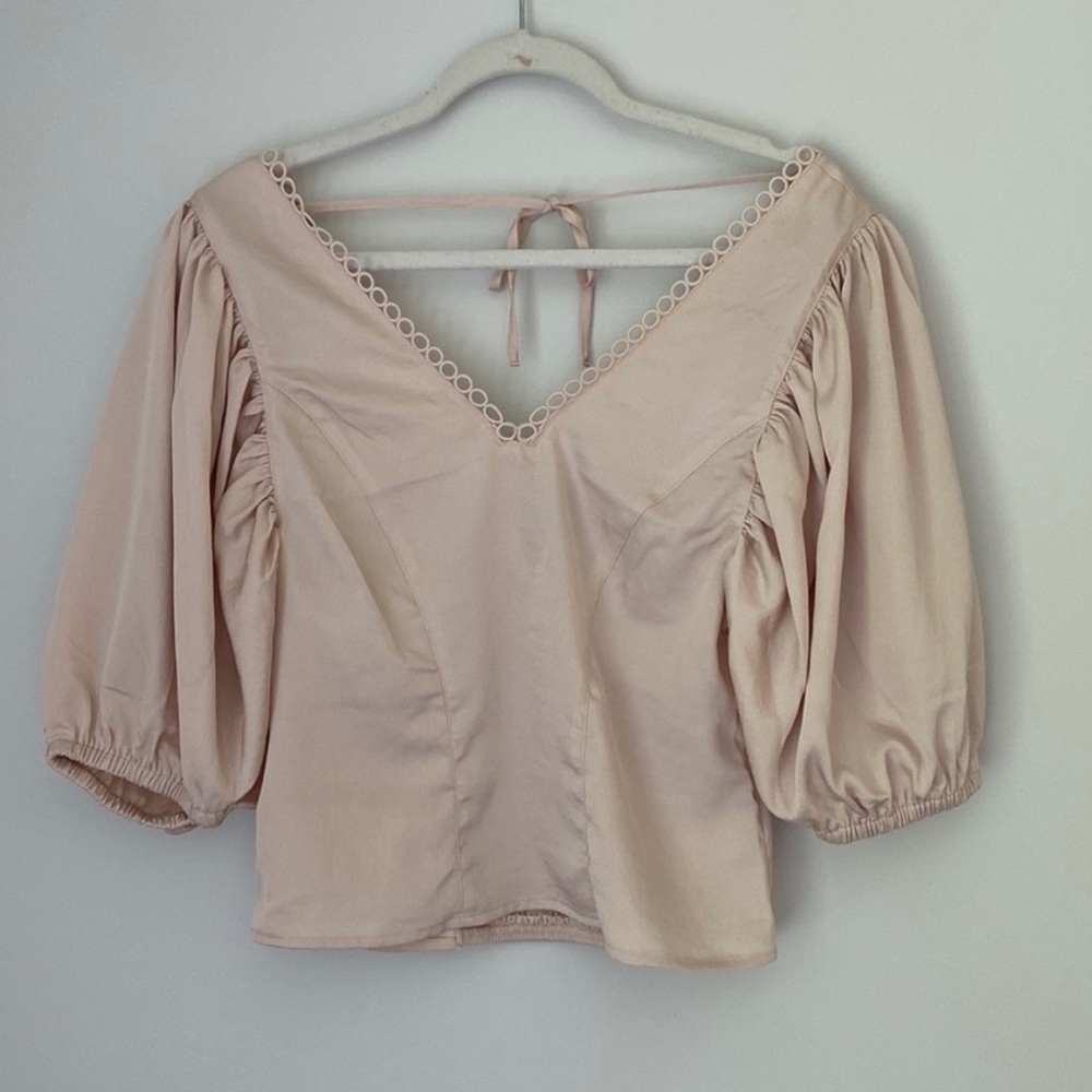 Express Nude Puff Sleeve Blouse Smocked tie Back
Detailing
